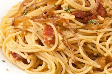 Spaghetti with Bacon, Onion and Thyme