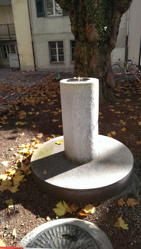 Zylinder Brunnen