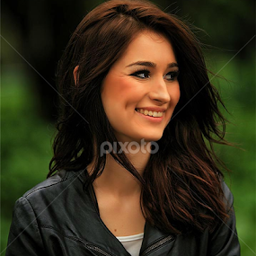 by Alwan Tafsiri - People Portraits of Women