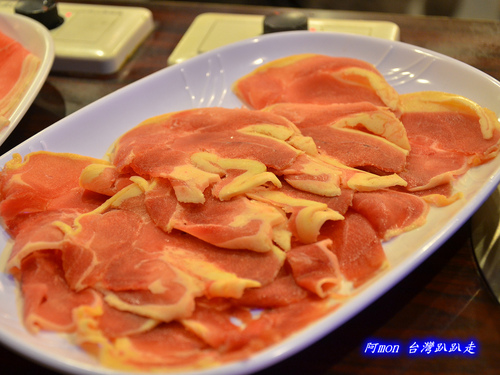 錢都涮涮鍋~特殊的櫻桃鴨肉沾醬