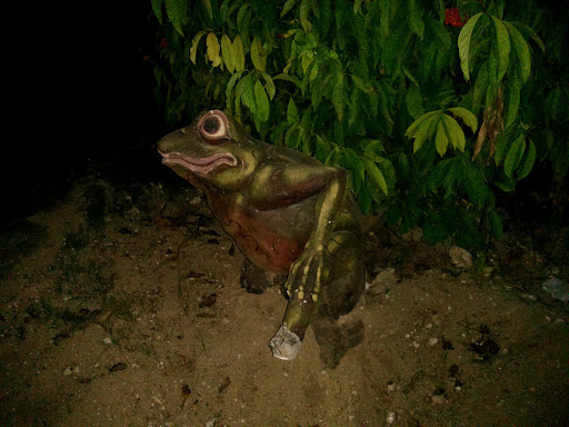 Big Frog Statue 