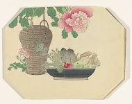 Stilleven met pioenroos in gevlochten vaas