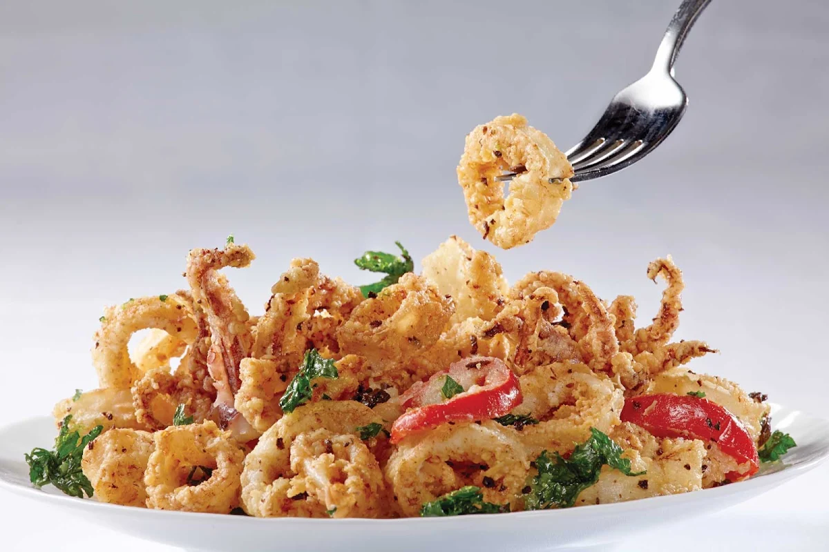 Norwegian-Cruise-Line-food-Ocean-Blue-calamari - Enjoy crispy calamari at Ocean Blue, one of the restaurants overssen by renowned chef Geoffrey Zakarian on Norwegian Breakaway and Norwegian Getaway. 