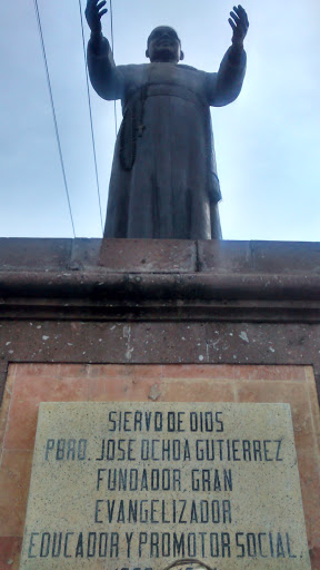 Monumento Al Padre Ochoa