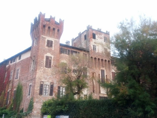 Castello Di Nibbiola 