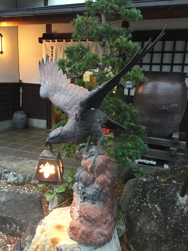 鷹の像