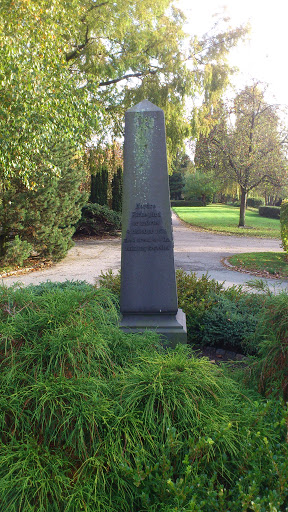 Obelisk På Kirkegård