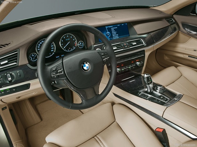 [BMW-7-Series_2009_800x600_wallpaper_0d[3].jpg]