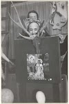 Performance met gewei (Leo Braat) en schilderij surrealisme tentoonstelling Galerie Robert Amsterdam 1938