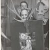 Performance met gewei (Leo Braat) en schilderij surrealisme tentoonstelling Galerie Robert Amsterdam 1938