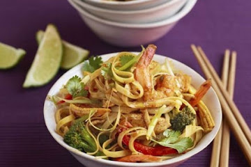 Superhealthy Singapore noodles
