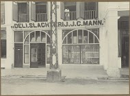 Gevel van de Deli Slachterij J.C. Mann te Medan