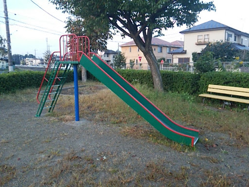 ｢緑と赤の滑り台｣鶴田駅西2号児童公園