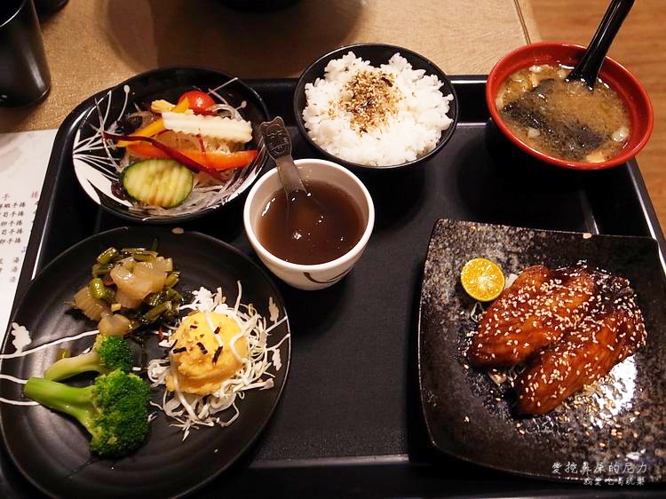高雄左營。舞鶴壽司、定食、商業午餐，平價美食必吃