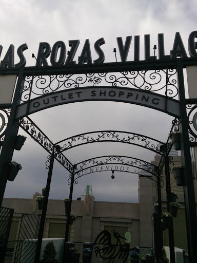 Entrada Las Rozas Village