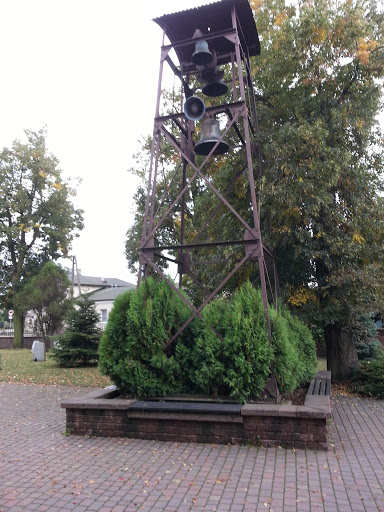 Dzwonnica przy kościele w Spławiu
