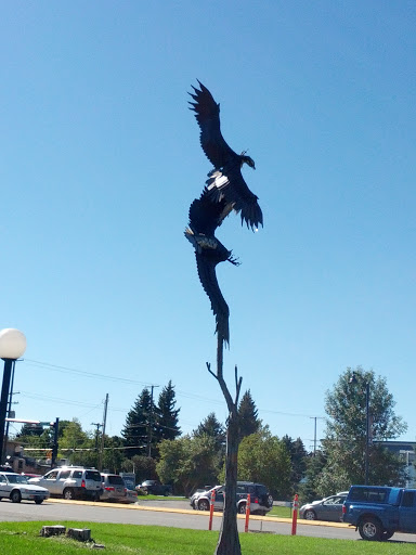 Golden Eagle Bird Duel Sculpture