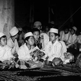 all eyes were on him by Bhie Mha - Black & White Street & Candid