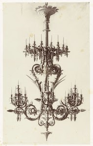 Een gedecoreerde plafond kandelaar met twee etages.