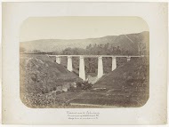 Viaduct over de Tjebeulang / Overspanning : 8 + 2 x 10 + 12 + 2 x 10 + 8 M. / Hoogte boven de rivierbodem 25 M.