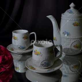 Cangkir (left lighting) by Gigih Ardiantoro - Artistic Objects Still Life