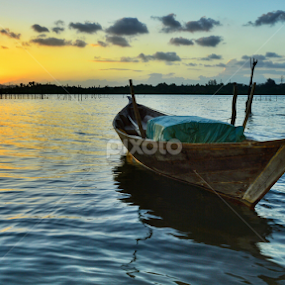 Mini Boat by Yohan Ardlia - Landscapes Beaches