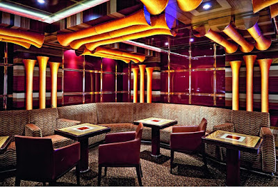 Costa Fascinosa hosts 13 bars and lounges.