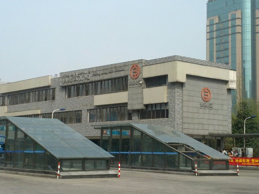 黄龙公交站