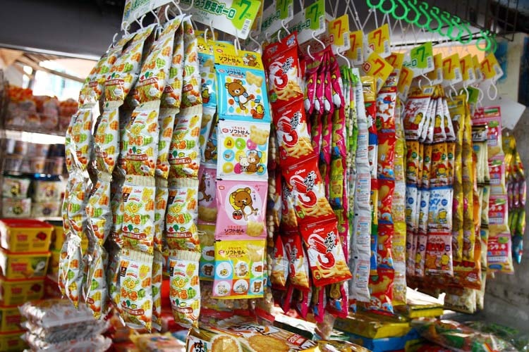 高雄鹽埕。信億百貨行、彈珠汽水、巴堂蜂蜜蛋糕