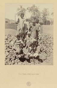 Groepsportret van onbekende Bishari en Nubische mannen, Aswan