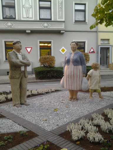 Skulpturen vor Wohnungsverein Herne