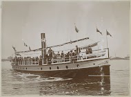 Boot nummer 5 van de Haven Stoombootdienst op de lijn Amsterdam-Marken