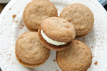Tiramisu Cookies With Mascarpone Cream Filling