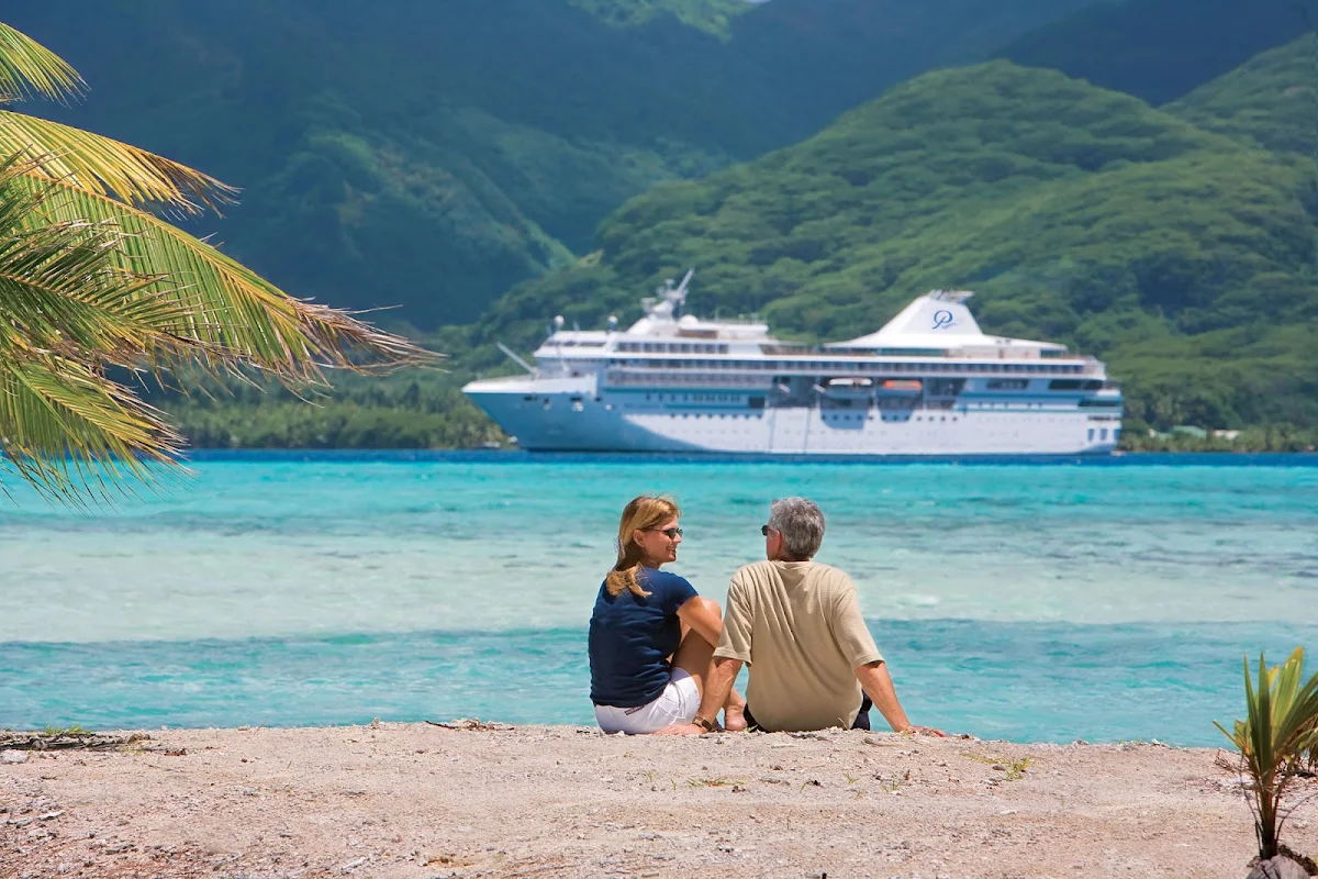couple_Paul_Gauguin - A couple relaxes during a shore excursion on a Paul Gauguin cruise.