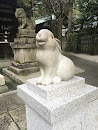 岡崎神社 阿形の狛兎