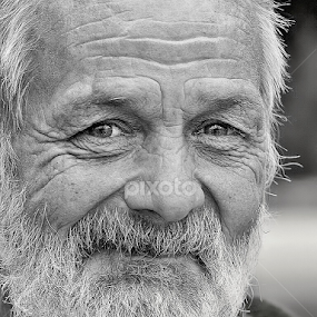 old man - a little smile by Katka Kozáková - Black & White Portraits & People