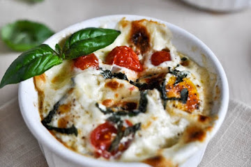 Caprese Baked Egg Cups