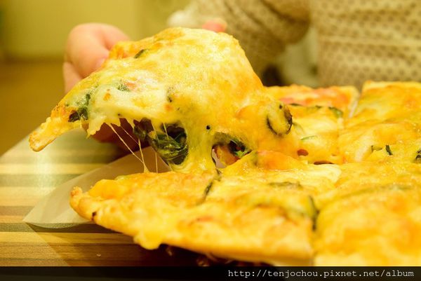 松山 迷你恩創意披薩 三杯雞也能做成pizza