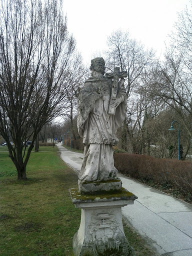Statue in Schwechat Rathauspark