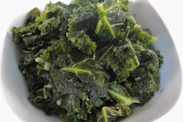 Garlicky Wilted Kale (with a dash of Nutmeg)