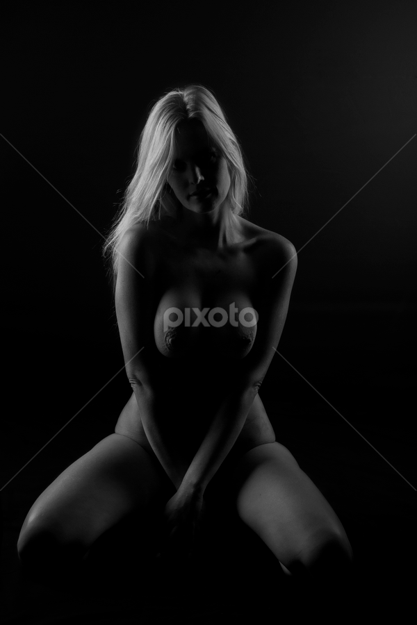 Hidden in Plain Sight | Artistic Nude | Nudes & Boudoir | Pixoto