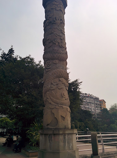 双龙湖的柱子