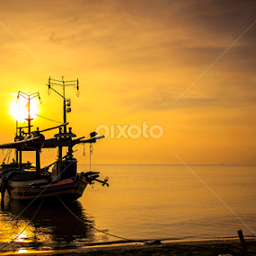 Hangatnya Pagi by I Ketut  Sadia - Transportation Boats