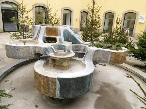 Brunnen Im Ursulinenhof