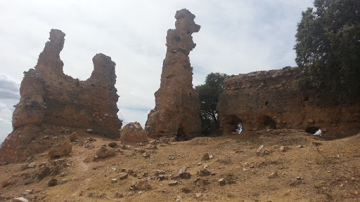 Ruinas Castillo De Castro Ferral
