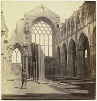 Interieur van Holyrood Abbey te Edinburgh