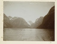 Gezicht op een bergmeer in de Harz