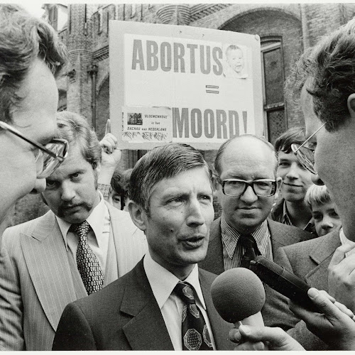 Van Agt wijst de conclusies van formateur Den Uyl over abortus af, Han Singels, 1977 Rijksmuseum