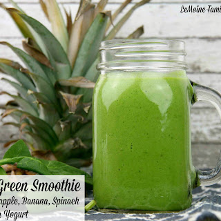 Lean Green Smoothie {with Pineapple, Banana, Spinach & Vanilla Yogurt}