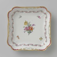 Square dish with a bouquet, flower sprays and foliate scrolls